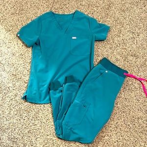 Figs hydrogreen color. Womens small. Zamora bottoms. Great condition.
